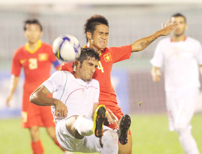 Chiến thắng 2-0 trước Iran vừa qua sẽ giúp Oympic Việt Nam (đỏ) tự tin hơn ở sân chơi ASIAD.