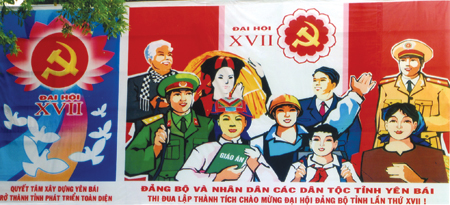 Cụm pa nô tuyên truyền Đại hội Đảng bộ tỉnh lần thứ XVII tại Km5 thành phố Yên Bái.
