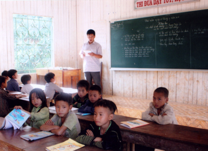 Một lớp học ghép của học trò dân tộc Mông ở điểm trường Giàng Pằng.