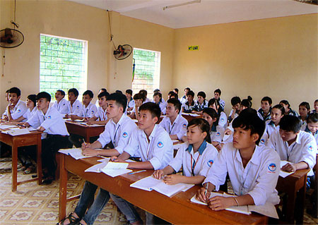 Giờ học Tin học của học sinh Trường THPT Hồng Quang.