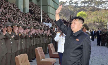 Lãnh đạo Triều Tiên Kim Jong un trước đông đảo sỹ quan quân đội.