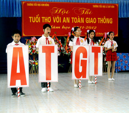 Một tiết mục dự thi trong Hội thi “Tuổi thơ với an toàn giao thông”.