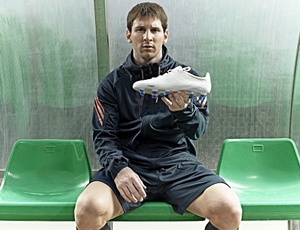 Messi cậy nhờ người hâm mộ thiết kế giày cho mình.