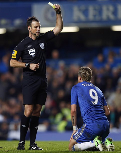 Chelsea vỡ trận sau khi Fernanado Torres bị trọng tài Mark Clattenburg phạt thẻ vàng thứ hai rời sân.