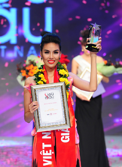 Lan Khuê dễ dàng giành giải vàng “Siêu mẫu Việt Nam” 2013