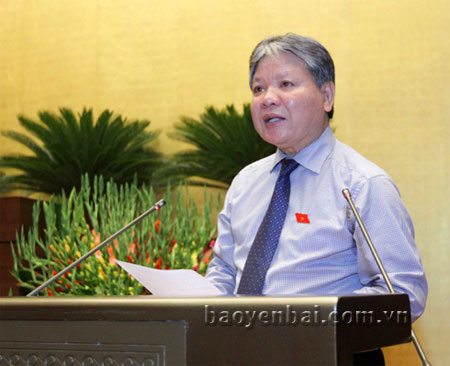 Bộ trưởng Bộ Tư pháp Hà Hùng Cường trình bày Tờ trình về dự án Luật ban hành văn bản quy phạm pháp luật.