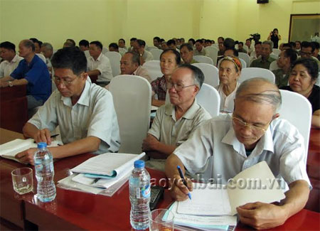 Người có uy tín của huyện Trấn Yên tại hội nghị cung cấp thông tin tháng 9/2015.