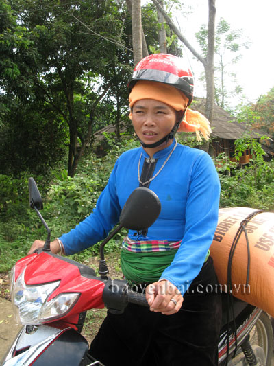 Những loại mũ bảo hiểm hiện nay không đảm bảo an toàn khi sử dụng cho phụ nữ dân tộc Thái có tằng cẩu.