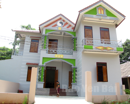 Ngôi nhà kiểu biệt thự mới hoàn thành của anh Bàn Phúc Xuân ở tổ 4, thôn 4, xã Đại Sơn (Văn Yên).
