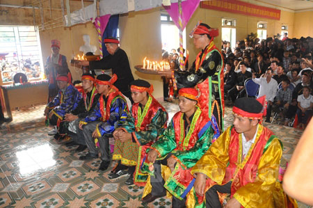 Lễ Cấp sắc 12 đèn của người Dao đỏ ở xã Viễn Sơn (Văn Yên). 
(Ảnh: Quyết Thắng)