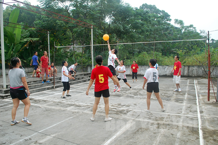 Câu lạc bộ Bóng chuyền hơi phố Yên Hòa II, phường Yên Thịnh, thành phố Yên Bái thường xuyên luyện tập mỗi ngày.
