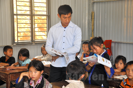 Giờ học của thầy và trò Trường Phổ thông DTNT Tiểu học và THCS Púng Luông, huyện Mù Cang Chải tại lớp học mới sau khi sáp nhập. (Ảnh: Thanh Ba)