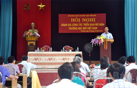 Đồng chí Dương Văn Tiến - Phó Chủ tịch UBND tỉnh phát biểu tại Hội nghị.