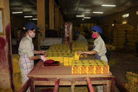 Dây chuyền sản xuất giấy vàng mã xuất khẩu tại Công ty cổ phần Lâm nông sản thực phẩm Yên Bái.