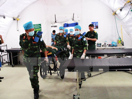 Chương trình huấn luyện thực hành trên bộ trang bị Bệnh viện dã chiến cấp 2 số 1, mô hình bệnh viện dã chiến đầu tiên của Việt Nam dự kiến sẽ triển khai tham gia hoạt động gìn giữ hòa bình Liên hợp quốc tại Phái bộ Nam Sudan vào năm 2018.