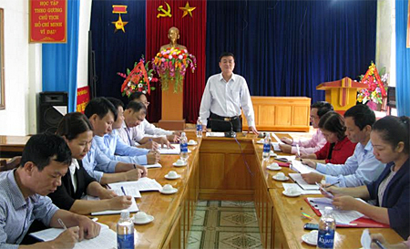 Đồng chí Nguyễn Chiến Thắng -  Phó Chủ tịch UBND tỉnh phát biểu trong buổi làm việc với thị trấn Mậu A.