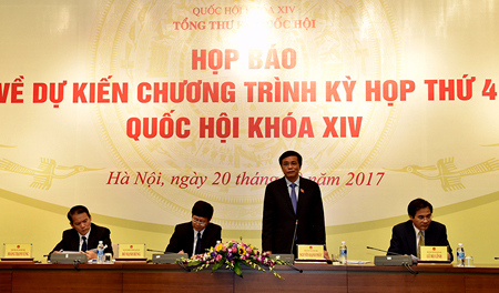 Tổng Thư ký Quốc hội, Chủ nhiệm Văn phòng Quốc hội Nguyễn Hạnh Phúc chủ trì họp báo.
