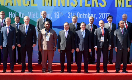 Thủ tướng Nguyễn Xuân Phúc cùng các Bộ trưởng Tài chính APEC.