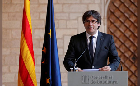 Thủ hiến Puigdemont phát biểu trước Quốc hội Catalonia ngày 26-10.