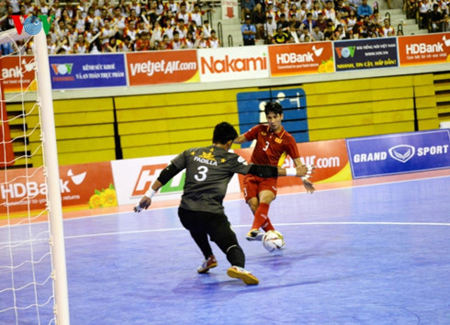 ĐT Futsal Việt Nam hoàn toàn áp đảo trước Philippines và giành thắng lợi với tỷ số 24-0 trong trận khai mạc giải Futsal Vô địch Đông Nam Á Cúp HDBank 2017 - AFF HDBank Futsal Championship 2017.