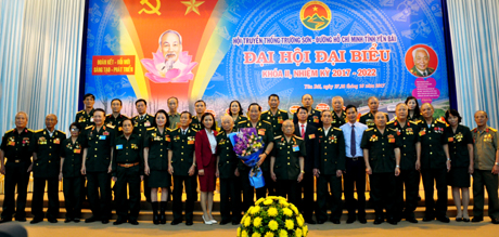 Ban Chấp hành Hội Truyền thống Trường Sơn - Đường Hồ Chí Minh tỉnh Yên Bái khóa II ra mắt Đại hội.