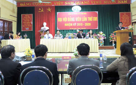 Quang cảnh Đại hội đảng viên lần thứ XVI, nhiệm kỳ 2015 - 2020 của Đảng bộ Trường THPT Văn Chấn.