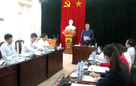 Đồng chí Nguyễn Chiến Thắng phát biểu trong buổi làm việc với lãnh đạo huyện.