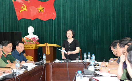 Đồng chí Phạm Thị Thanh Trà - Bí thư Tỉnh ủy chỉ đạo công tác khắc phục hậu quả mưa lũ.