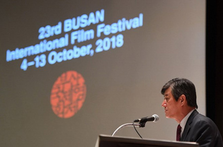 Ông Lee Yong-Kwan, Chủ tịch Ủy ban tổ chức Liên hoan phim quốc tế Busan phát biểu tại ngày khai mạc.
