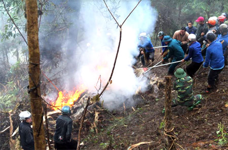 Diễn tập ứng phó phòng chống cháy rừng và tìm kiếm cứu nạn tại xã Bản Công, huyện Trạm Tấu.
