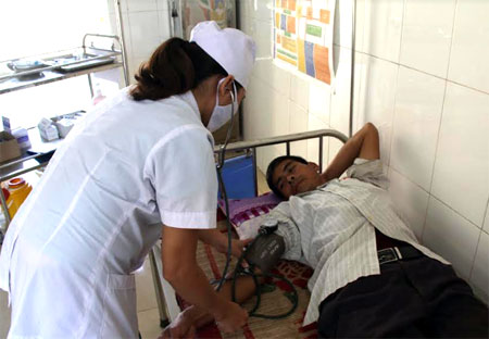 Trung bình mỗi ngày Phòng khám Đa khoa khu vực Việt Cường tiếp nhận từ 50 - 60 bệnh nhân đến khám và điều trị bệnh.