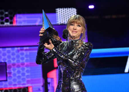 Taylor Swift nhận giải thưởng 