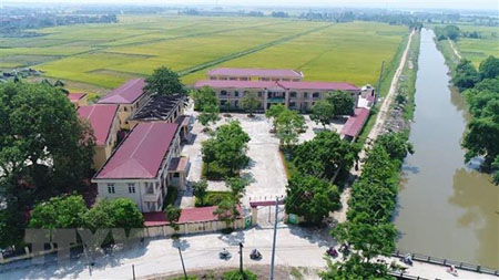 Hệ thống trường học, đường làng chuẩn bêtông hóa, quy hoạch hệ thống kênh mương sạch đẹp, đạt tiêu chuẩn các tiêu chí xây dựng nông thôn mới tại xã Bồng Lai (Quế Võ, Bắc Ninh).