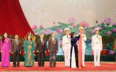Quyền Chủ tịch nước Đặng Thị Ngọc Thịnh trao Huân chương Lao động hạng Nhất cho Ủy ban Kiểm tra Trung ương