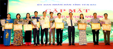 Công ty cổ phần Phát triển Y tế Việt Tràng An là 1 trong 11 doanh nghiệp được nhận bằng khen của UBND tỉnh tại Lễ kỷ niệm Ngày Doanh nhân Việt Nam 13/10/2018 vì có thành tích xuất sắc trong hoạt động sản xuất kinh doanh năm 2017 và 9 tháng đầu năm 2018.
