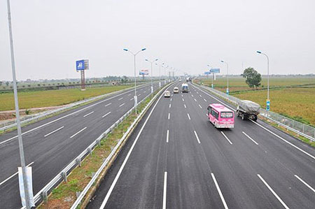 Nhiều đoạn cao tốc Bắc - Nam được đầu tư theo hình thức BOT.