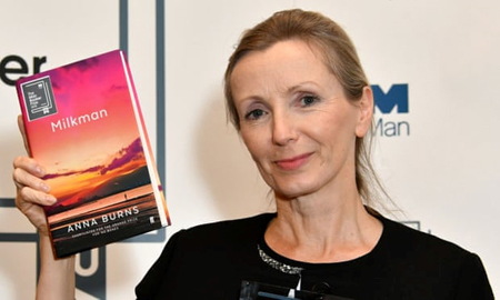 Anna Burns và cuốn tiểu thuyết Milkman ở lễ trao giải Man Booker 2018.