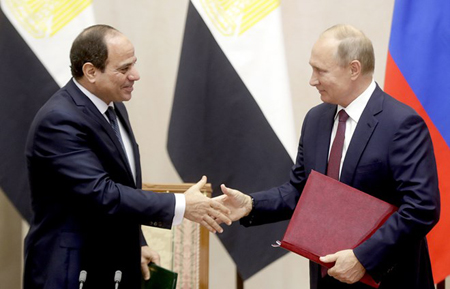 Tổng thống Nga Vladimir Putin và Tổng thống Ai Cập Abdel Fattah El-Sisi tại lễ ký thỏa thuận Hợp tác Chiến lược và Đối tác Toàn diện.