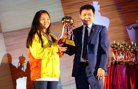 Kỳ thủ Bạch Ngọc Thùy Dương đã vô địch cờ chớp, cờ tiêu chuẩn U16 châu Á 2018.