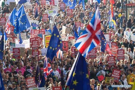 Gần 700.000 người Anh ủng hộ EU biểu tình đòi bỏ phiếu lần 2 về Brexit.