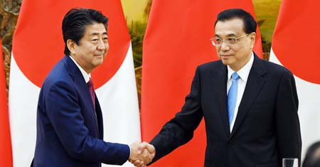 Thủ tướng Nhật Shinzo Abe và Thủ tướng Trung Quốc Lý Khắc Cường