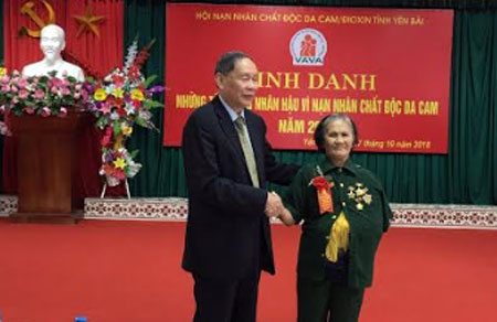 Bà Phạm Thị Niệt được vinh danh những tấm lòng nhân hậu vì nạn nhân CĐDC/dioxin do Hội Nạn nhân CĐDC/dioxin tỉnh tổ chức dịp 20/10 vừa qua.