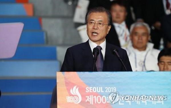 Tổng thống Moon Jae-in phát biểu khai mạc Đại hội Thể thao toàn quốc lần thứ 100 của Hàn Quốc.