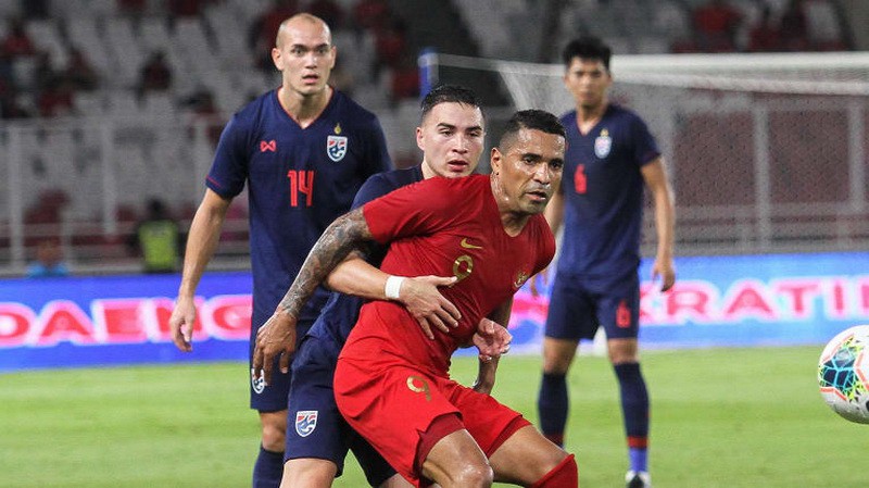 Beto (áo đỏ) sẽ là 1 trong 2 cầu thủ nhập tịch của Indonesia trong trận gặp ĐT Việt Nam.