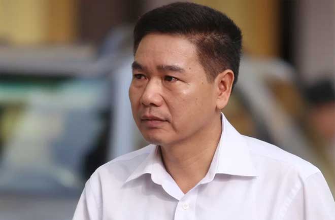 Bị cáo Trần Xuân Yến đến tòa trong sáng 15/10.