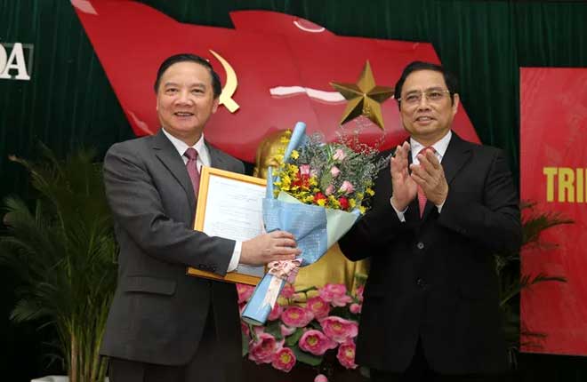 Ông Nguyễn Khắc Định (trái) và ông Phạm Minh Chính tại Hội nghị