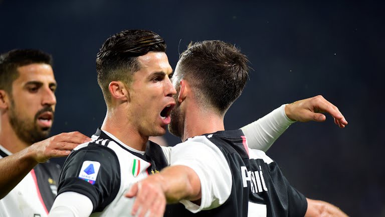 Ronaldo và Pjanic ghi bàn giúp Juventus giành chiến thắng 2-1 trước Bologna.