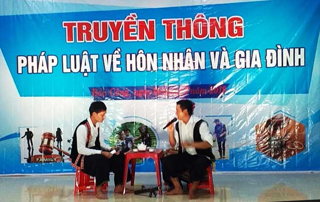 Sở Tư pháp tổ chức tuyên truyền pháp luật về hôn nhân và gia đình tại huyện Trạm Tấu.