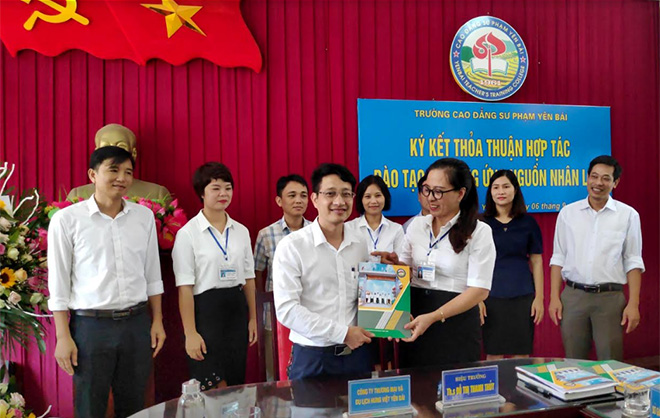 Công ty TNHH Thương mại và Du lịch Hưng Việt ký kết thỏa thuận hợp tác đào tạo và cung ứng nguồn nhân lực với Trường Cao đẳng Sư phạm Yên Bái.