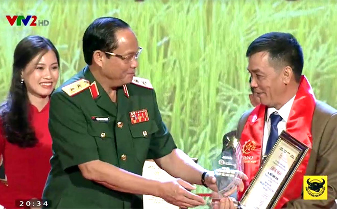Năm 2019, anh Ngô Thành Đông ở thôn Đức An, xã Đông An, huyện Văn Yên vinh dự được Trung ương Hội Nông dân Việt Nam vinh danh là 1 trong 63 nông dân Việt Nam xuất sắc.